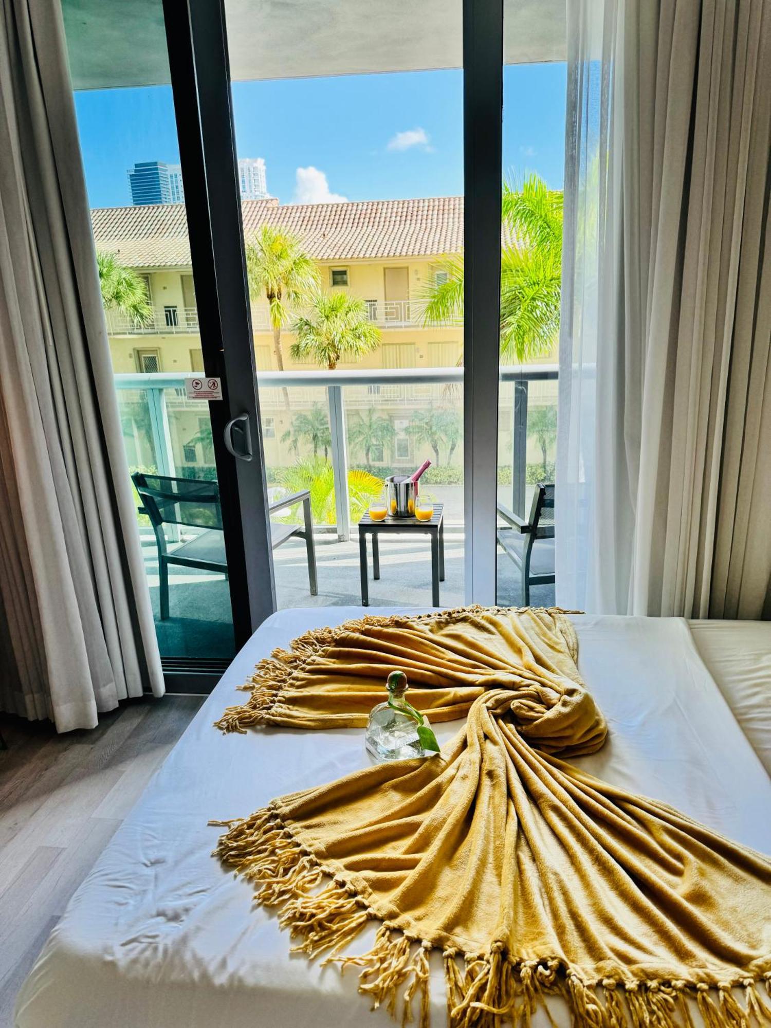 Beachwalk Resort & Condos Hallandale Beach Exteriör bild